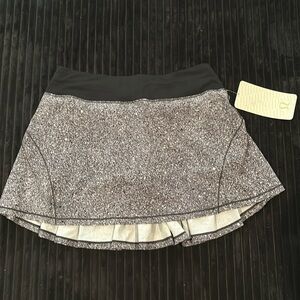 Lululemon skirt “circuit breaker skirt 2” (Brand new)